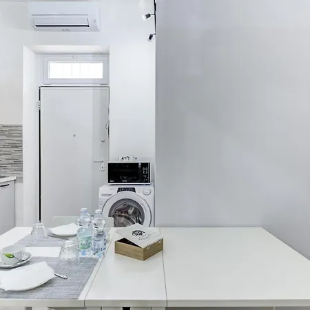 San Donato - Grazioso Moderno Monolocale - 600 M Metro Principi D'acaja Daire *